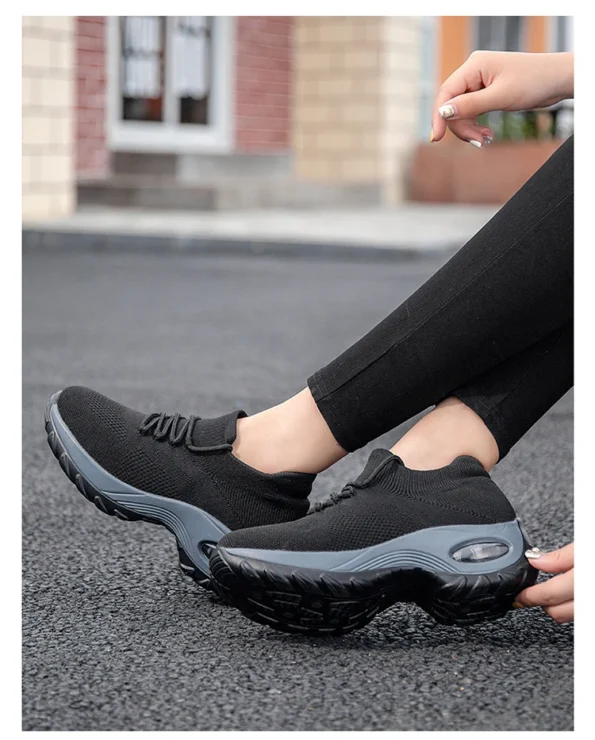 New Black Color Air Cushion Women's Shoes Thick Soles Shaking