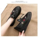 Winter Stylish Warm Cotton Shoes Boot Non-slip Waterproof Black Color Mothers Shoes