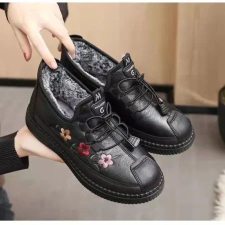 Winter Stylish Warm Cotton Shoes Boot Non-slip Waterproof Black Color Mothers Shoes