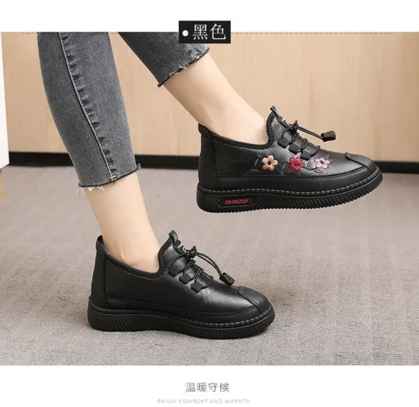 Winter Stylish Warm Cotton Shoes Boot Non-slip Waterproof Black Color Mothers Shoes